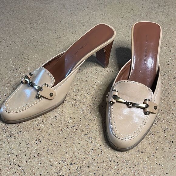 Bandolino Brass Horse Bit Accent Tan Leather Heeled Mules sz 6 - Picture 3 of 16